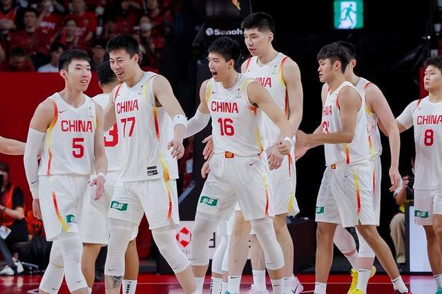 云游戏-给中国男篮将帅打分：朱俊龙胡金秋满分，郭士强及两大心腹不及格